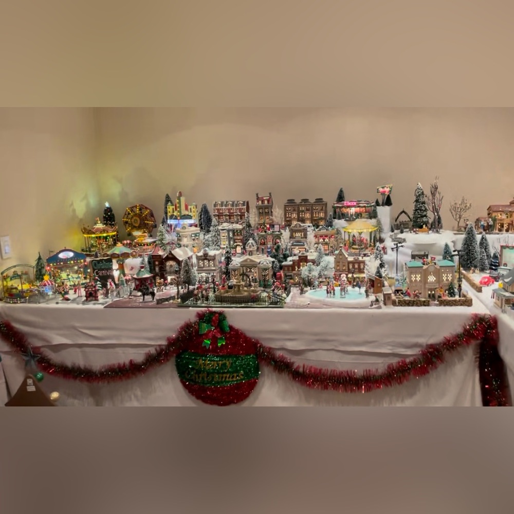 Christmas Village Destash🎅🏼🎄
